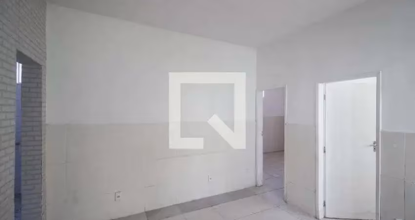 Casa com 2 quartos para alugar na Estrada Mirandela, Centro, Nilópolis