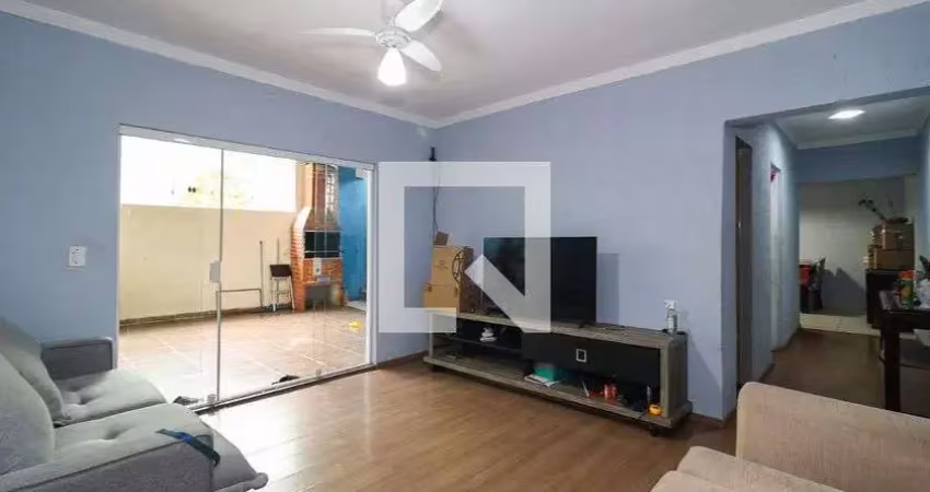 Casa com 3 quartos para alugar na Rua Francisco José Sales, Jardim Nadir, São Paulo