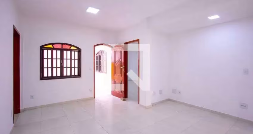 Casa com 3 quartos para alugar na Rua Alzira Ornelas, Mutondo, São Gonçalo