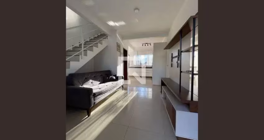 Casa com 2 quartos para alugar na Rua Jair Coan, Forquilhinhas, São José