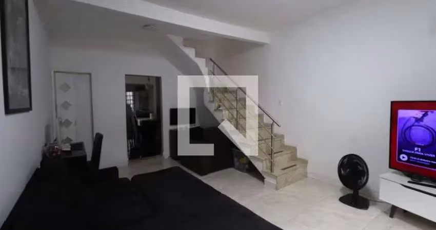 Casa com 3 quartos para alugar na Rua Igaratim, Tatuapé, São Paulo