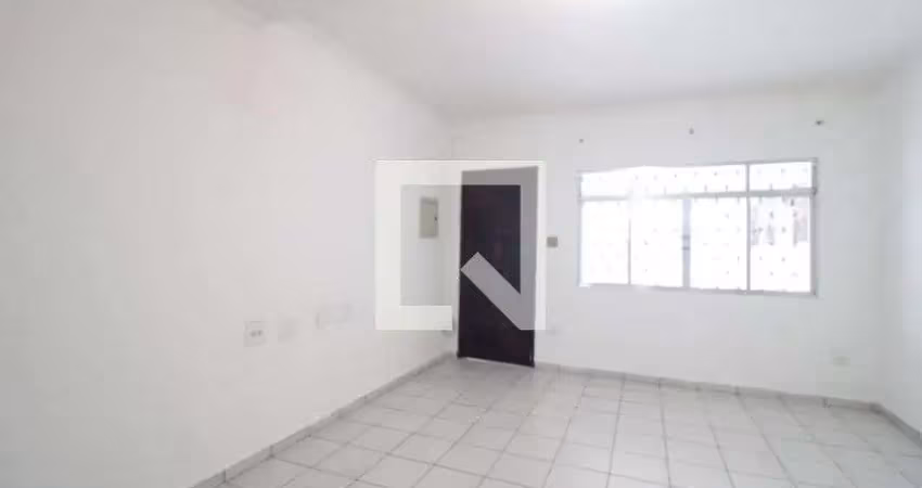 Casa com 2 quartos para alugar na Rua Antônio Pereira da Silva, Vila Romano, São Paulo