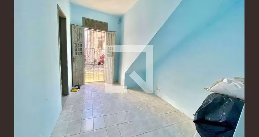 Casa com 3 quartos para alugar na Rua Graça Ribeiro, Pau Miúdo, Salvador