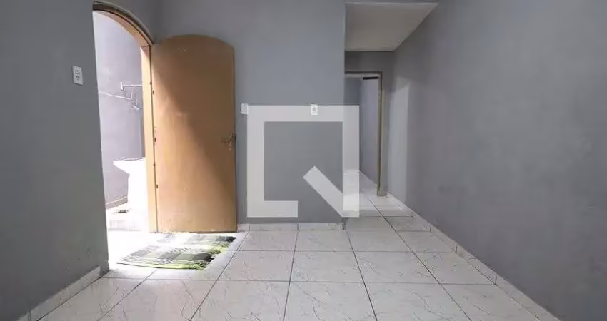 Casa com 1 quarto para alugar na Rua Ramalho Ortigão, Vila Luzita, Santo André