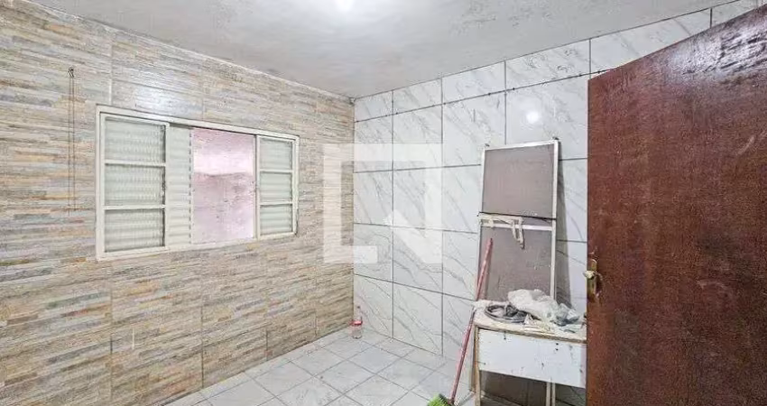 Casa com 2 quartos para alugar na Rua Guarapirama, Vila Ema, Carapicuíba