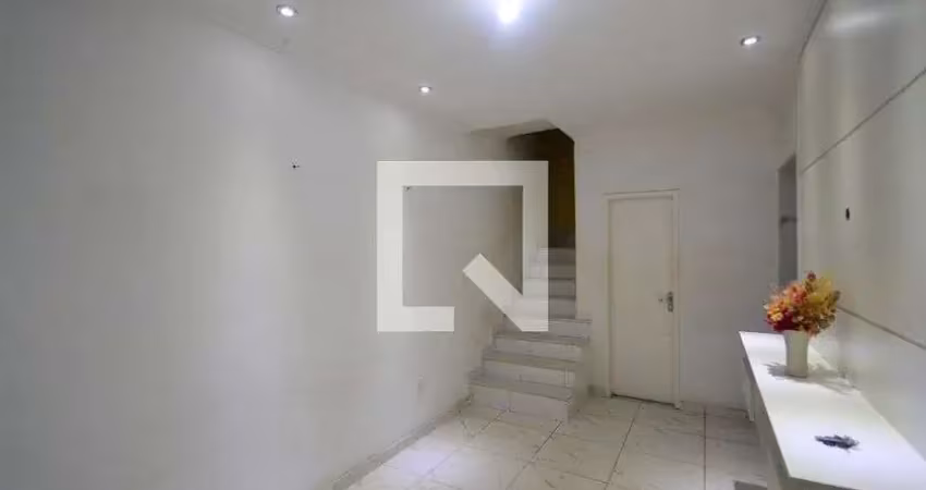 Casa com 2 quartos para alugar na Rua Santo Antônio, Centro, Belford Roxo