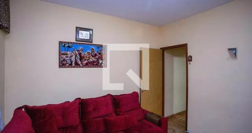 Casa com 4 quartos para alugar na Rua Havana, Canhema, Diadema