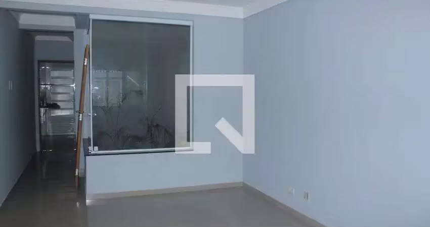 Casa com 3 quartos para alugar na Rua Doutor Mário Rocco, Vila Romano, São Paulo
