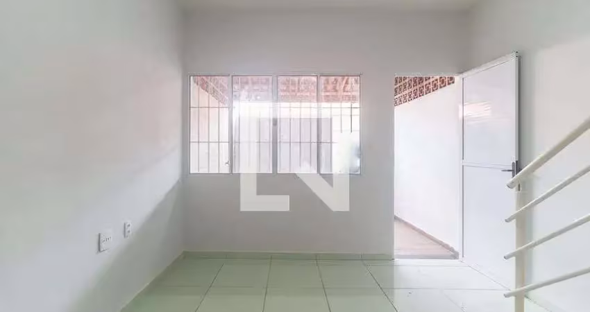 Casa / sobrado em condomínio para aluguel - caputera, 2 quartos,  65 m² - mogi das cruzes