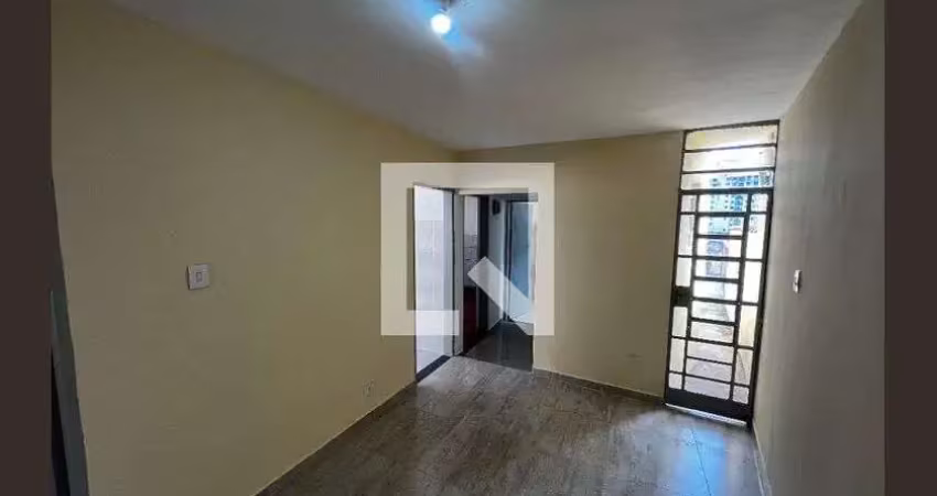 Casa com 2 quartos para alugar na Praça Antônia Maturano Lago, Vila Roque, São Paulo