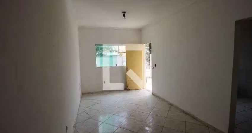 Casa com 2 quartos para alugar na Rua Nelson Antonio Henrique, Wanel Ville, Sorocaba