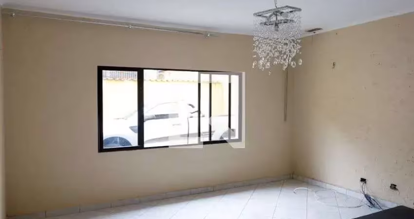 Casa com 3 quartos para alugar na Rua Arujá, Vila Menck, Osasco
