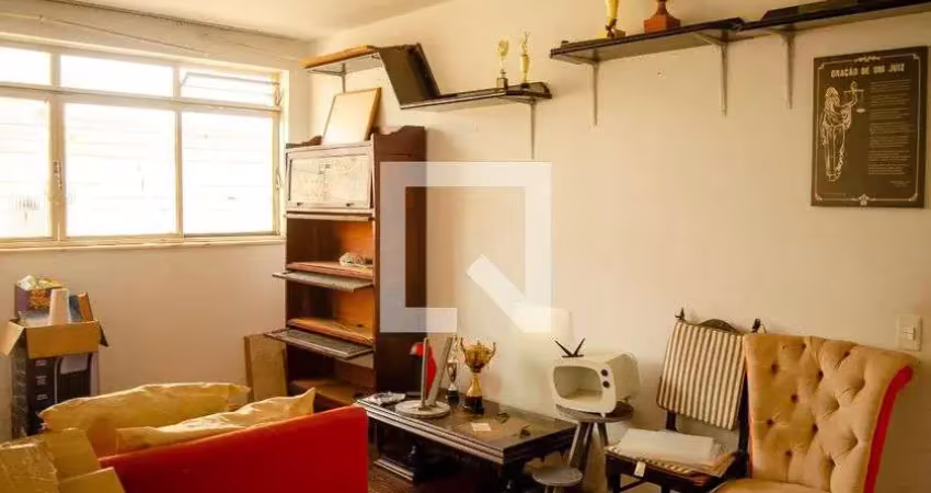 Casa com 4 quartos para alugar na Rua 120, Setor Sul, Goiânia