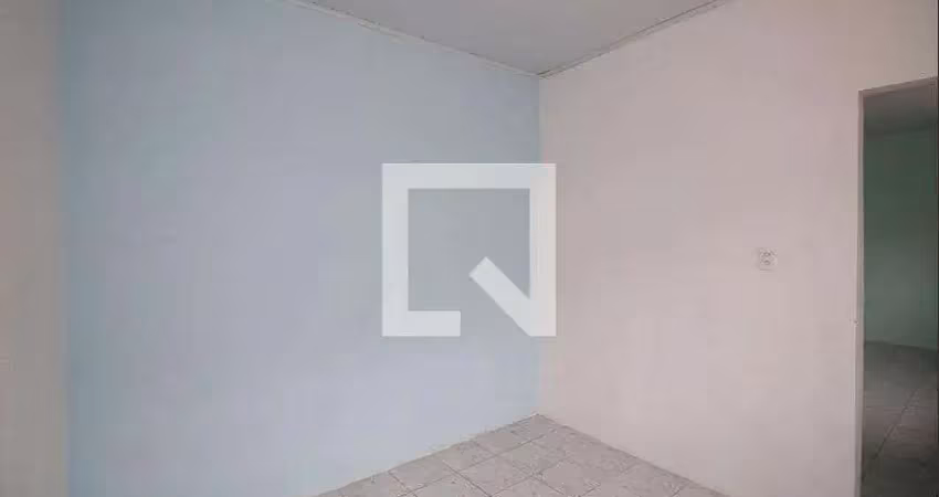 Casa com 2 quartos para alugar na Rua Silva Guimarães, Vila Ede, São Paulo