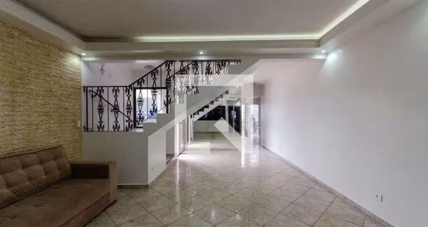 Casa com 3 quartos para alugar na Rua Antenor de Oliveira e Silva, Jardim Peri, São Paulo