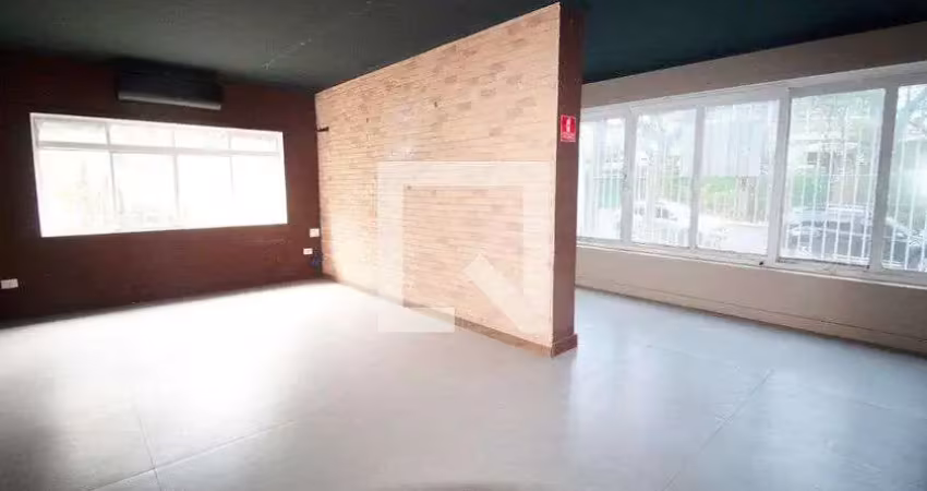 Casa com 4 quartos para alugar na Rua Ilhéus, Sumaré, São Paulo