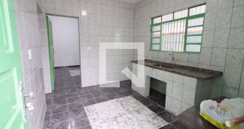 Casa com 2 quartos para alugar na Rua Serra do Mar, Três Montanhas, Osasco
