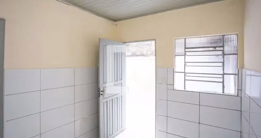 Casa com 1 quarto para alugar na Rua Santa Clara, Canhema, Diadema