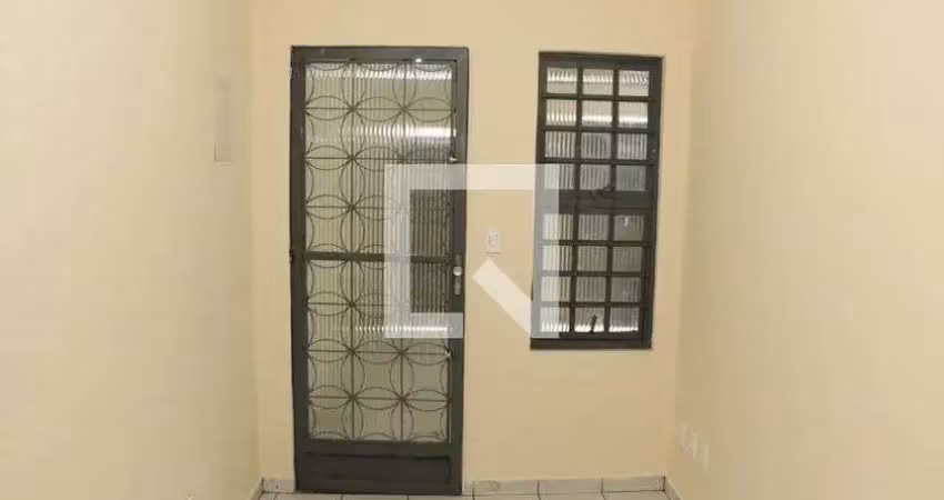 Casa com 2 quartos para alugar na Rua Joaquim Nabuco, Vila Nova, Nova Iguaçu