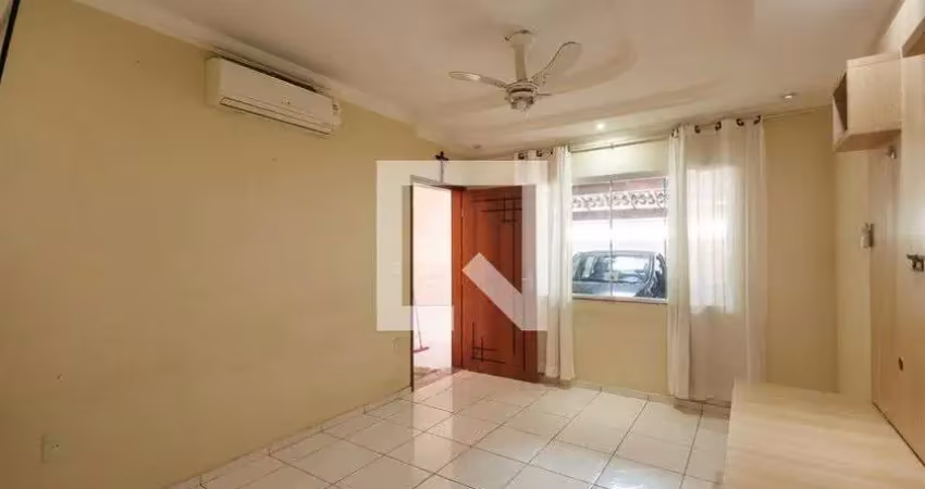 Casa com 3 quartos para alugar na Rua Alice Brandão, Areao, Taubaté