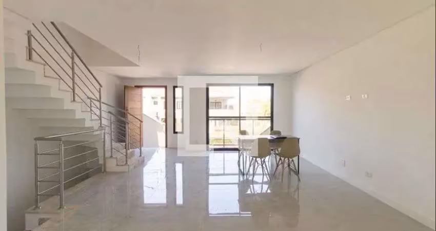 Casa com 3 quartos para alugar na Rua Antônio Muzzillo, Tingui, Curitiba