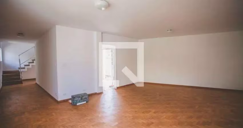 Casa com 3 quartos para alugar na Rua Forte de Itaipu, Saúde, São Paulo