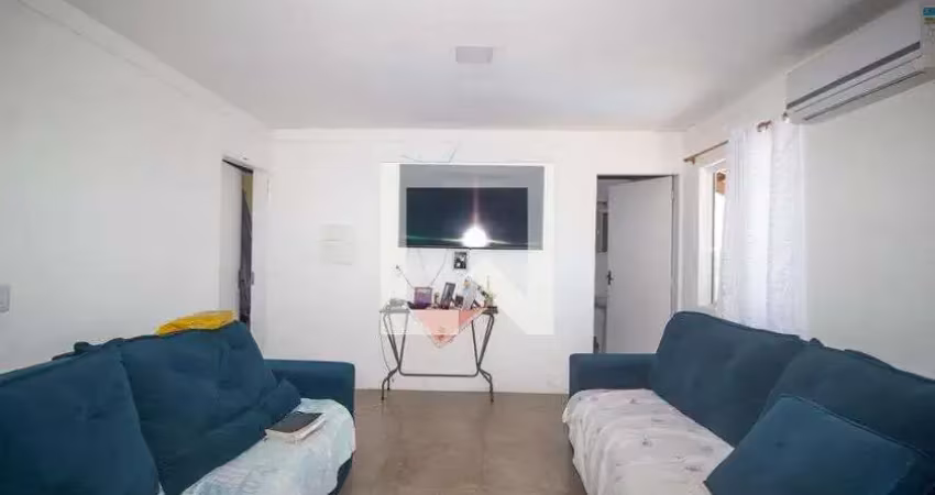 Casa com 3 quartos para alugar na Avenida Palmeira das Missões, Vila Nova, Porto Alegre