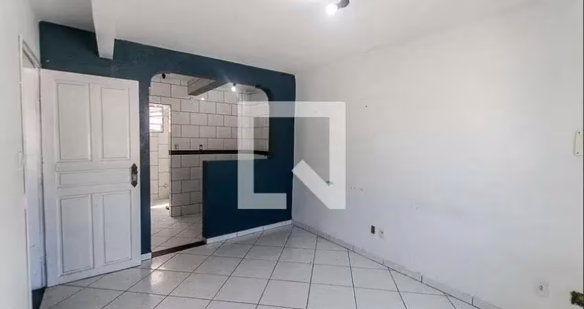 Casa com 1 quarto para alugar na Rua Santa Bernadete, Barreiras, Salvador