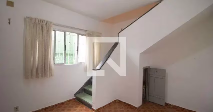 Casa com 3 quartos para alugar na Rua Silva Guimarães, Vila Ede, São Paulo