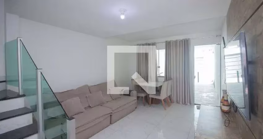 Casa com 3 quartos para alugar na Rua Turfa, Pedra Azul, Contagem