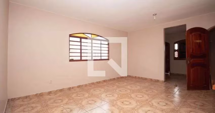 Casa com 3 quartos para alugar na Qsd. 27 Casa 31 - Taguatinga Sul Brasília - Distrito Federal, Taguatinga Centro (Taguatinga), Brasília