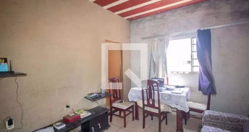 Casa com 2 quartos para alugar na Rua Amélia Zeferina de Freitas, Três Barras, Contagem