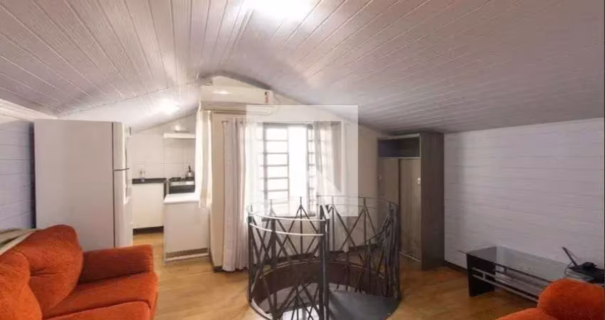 Casa com 1 quarto para alugar na Rua Vereador Yrlan Cavet, Boqueirão, Curitiba