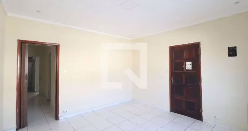 Casa com 3 quartos para alugar na Rua Manuel Correia de Paiva, Vila Marari, São Paulo