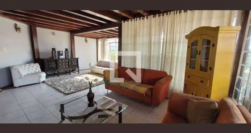 Casa com 4 quartos para alugar na Rua João Brito de Oliveira 327 - Jardim Petropolis - Cep 32655-060 - Betimmg, Filadélfia, Betim