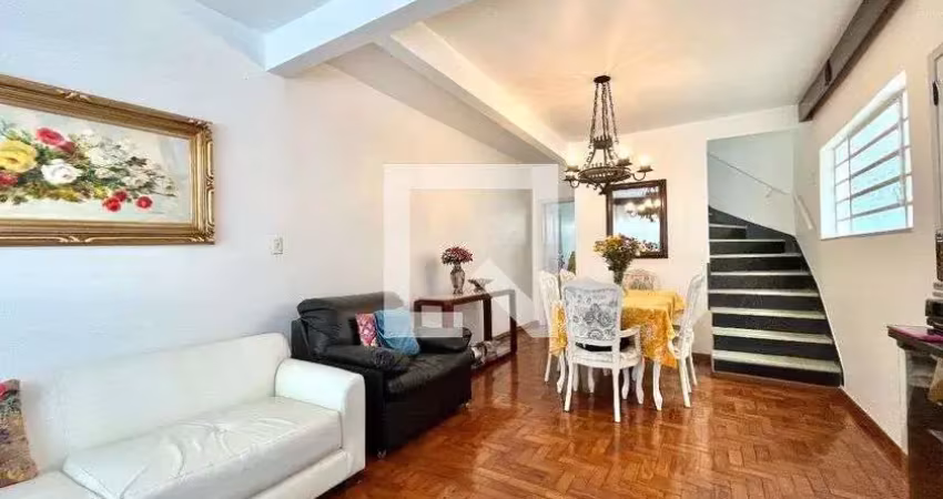 Casa com 3 quartos para alugar na Rua Jandiroba, Jabaquara, São Paulo