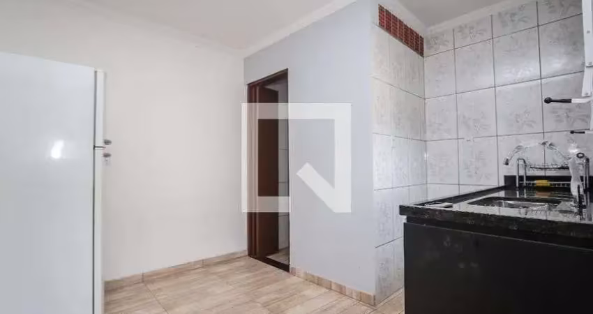 Casa com 1 quarto para alugar na Rua Fauré da Rosa, Jardim Miriam, São Paulo