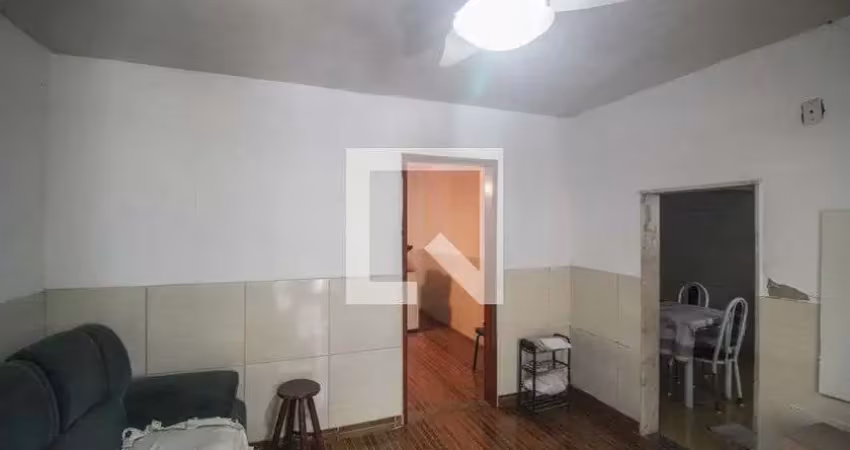 Casa com 2 quartos para alugar na Travessa Peixoto, Jacutinga, Mesquita