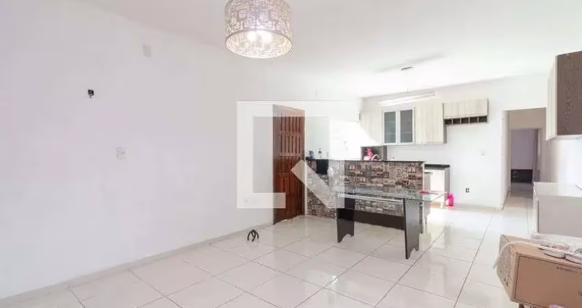 Casa com 2 quartos para alugar na Rua Cândido Mota, Cangaíba, São Paulo