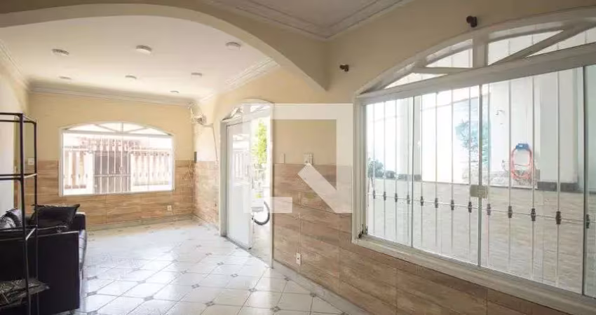 Casa com 5 quartos para alugar na Rua Domingos Borges, Vila Três, São Gonçalo