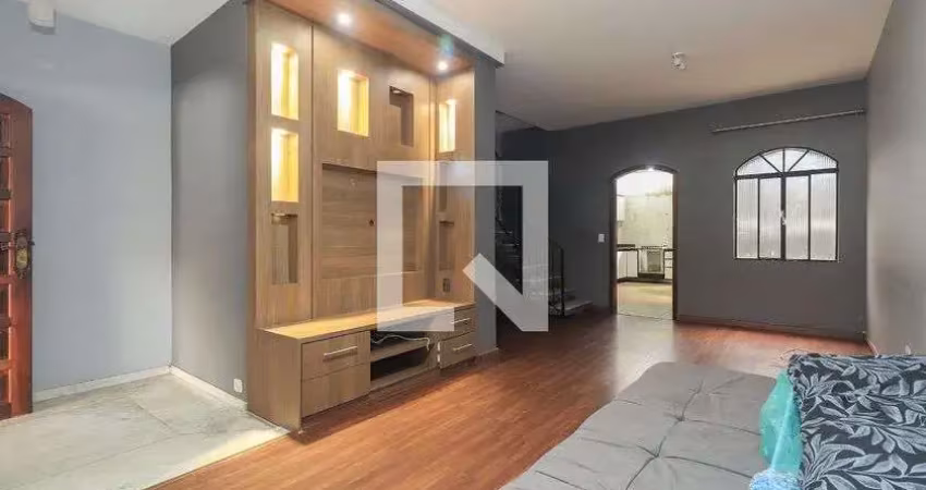 Casa com 4 quartos para alugar na Rua Comendador Bento Pereira, Cambuci, São Paulo