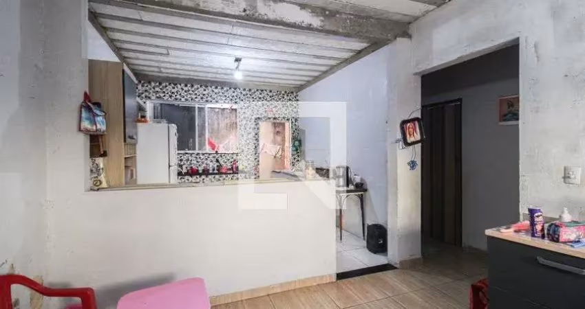 Casa com 2 quartos para alugar na Rua Saturno, Centro, Mesquita