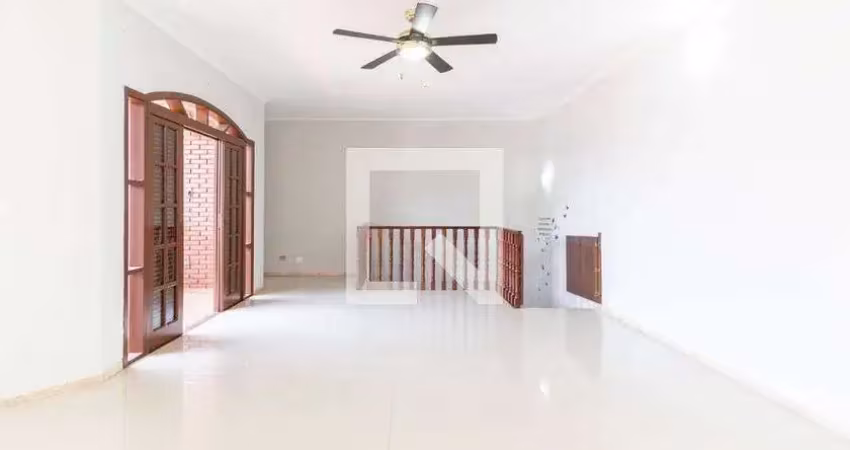 Casa com 3 quartos para alugar na Rua Antônio Moura Andrade, Itaquera, São Paulo