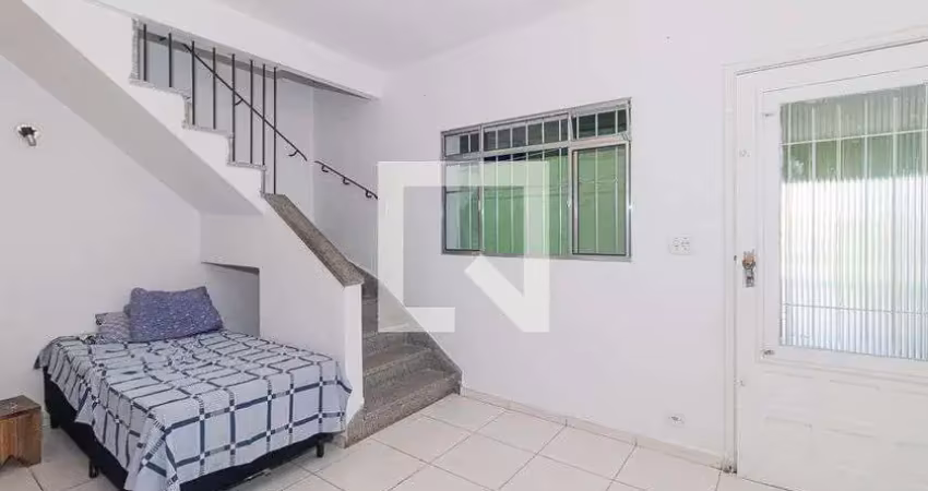 Casa com 2 quartos para alugar na Rua Astrapéia, Vila Ede, São Paulo