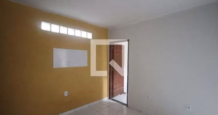 Casa com 2 quartos para alugar na Rua Recife, Trindade, São Gonçalo