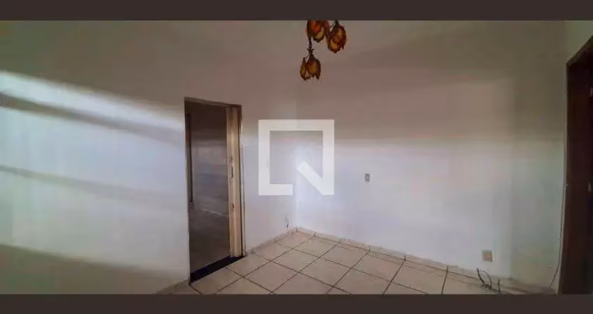 Casa com 2 quartos para alugar na Passagem Alcides Betonte, Jardim Roberto, Osasco