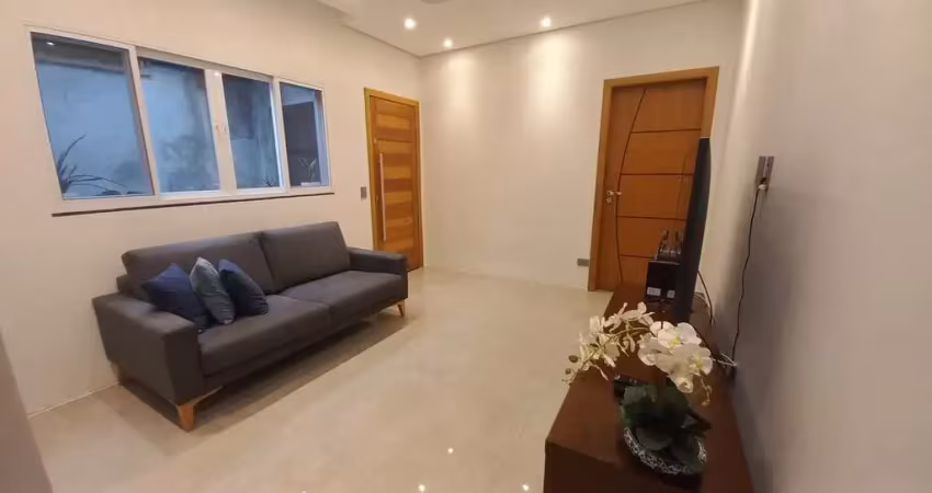 Casa com piscina e espaço gourmet, 2 dorm, sala ampla, edícula, churrasqueira