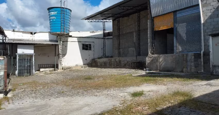 Galpão para aluguel com 400m², na principal avenida do bairro de prazeres.