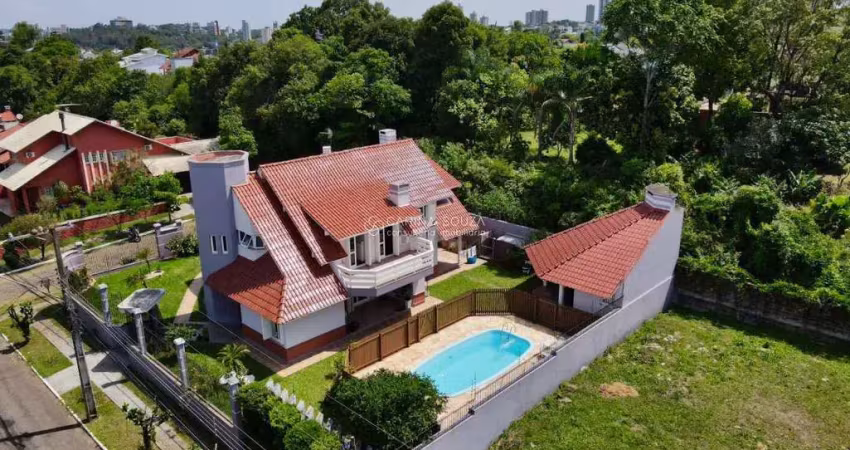 Casa exclusiva com área gourmet, piscina e segurança completa, em canudos.
