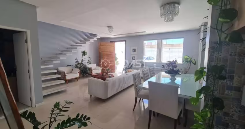 Casa com dois pavimentos (duplex), 04 quartos e 03 suítes, para vender na aruana